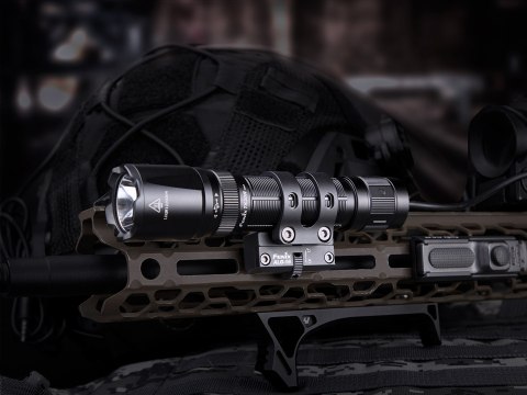 Montaż taktyczny latarki Fenix ALG-16 Fenix