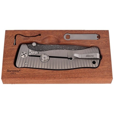 Nóż składany LionSteel SR1 Grey Titanium, Lizard Chad Nichols Damascus by Molletta (SR1DL G) LionSteel