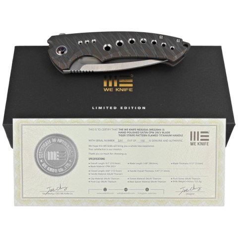 Nóż WE Knife Nexusia LE No ???/150 Tiger Stripe Titanium, Hand Satin CPM 20CV (WE22044-3) WE Knife