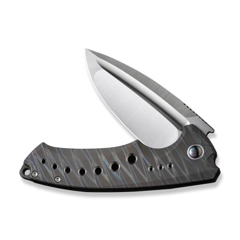 Nóż WE Knife Nexusia LE No ???/150 Tiger Stripe Titanium, Hand Satin CPM 20CV (WE22044-3) WE Knife
