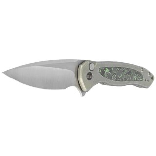 Nóż składany WE Knife Button Lock Kitefin LE No 103/157 Green Titanium/Jungle Wear Fat Carbon, Hand Polished Satin CPM 20CV (WE1 WE Knife