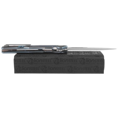 Nóż składany LionSteel Q4ttro Blue Titanium / Fat Carbon, Satin MagnaCut by Molletta (Q4 BL) LionSteel