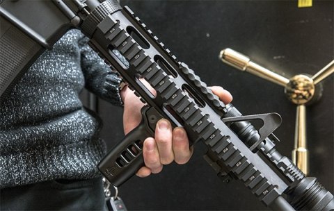 Chwyt przedni Leapers UTG Super Slim Picatinny pionowy czarny Leapers