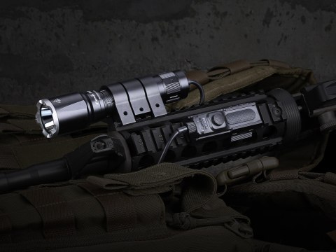 Latarka taktyczna LED Fenix TK16 V2.0 czarna Fenix