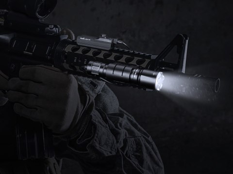 Latarka taktyczna LED Fenix TK16 V2.0 czarna Fenix