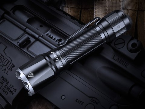 Latarka taktyczna LED Fenix TK16 V2.0 czarna Fenix