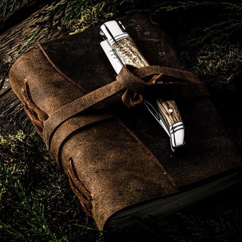 Nóż kieszonkowy Laguiole z rękojeścią z drewna zebrano, czarną pochewką i ostrzałką Laguiole