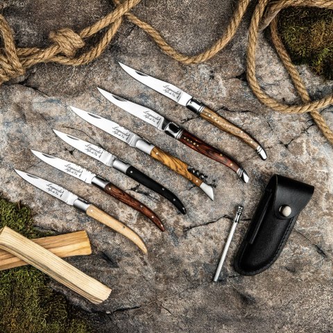 Nóż kieszonkowy Laguiole z rękojeścią z drewna zebrano, czarną pochewką i ostrzałką Laguiole