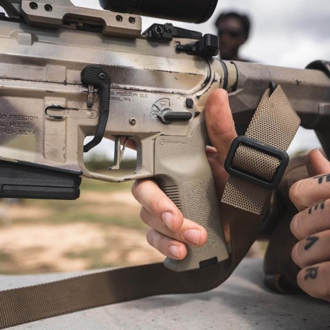 Powiększony chwyt Magpul MOE K2-XL do AR-15 / M4 MAG1165-FDE Magpul